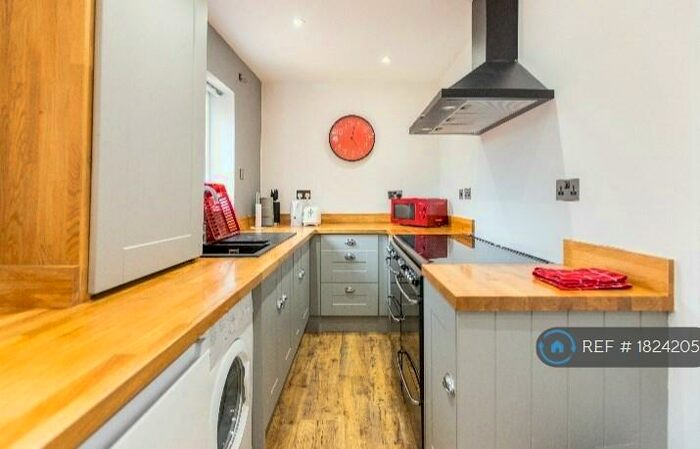 3 Bedroom Semi-Detached House To Rent In Neville Parade, Leeds, LS9