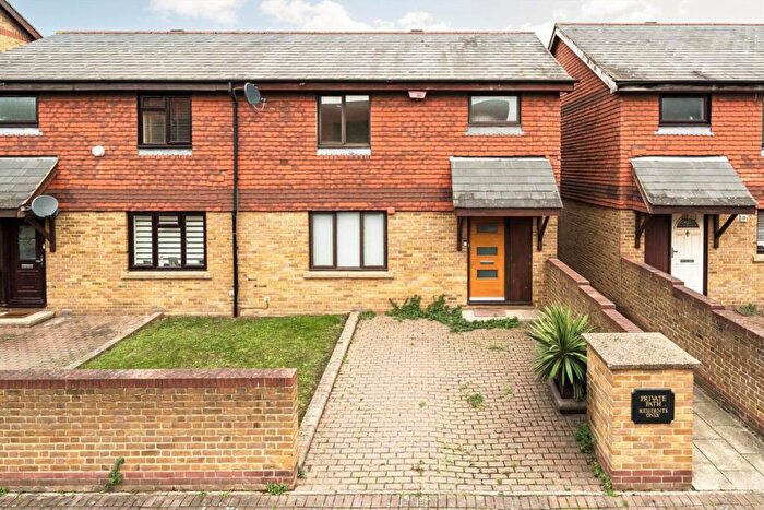 3 Bedroom Semi Detached House For Sale In Clack Street, Canada Water, SE16