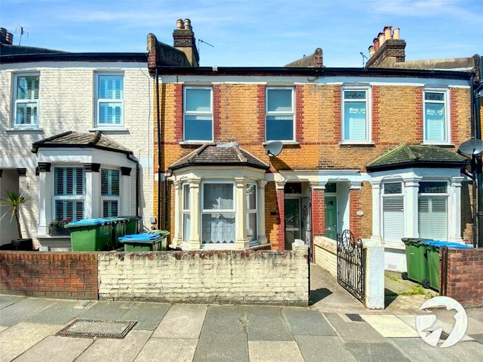 3 Bedroom House To Rent In Basildon Road, London, SE2