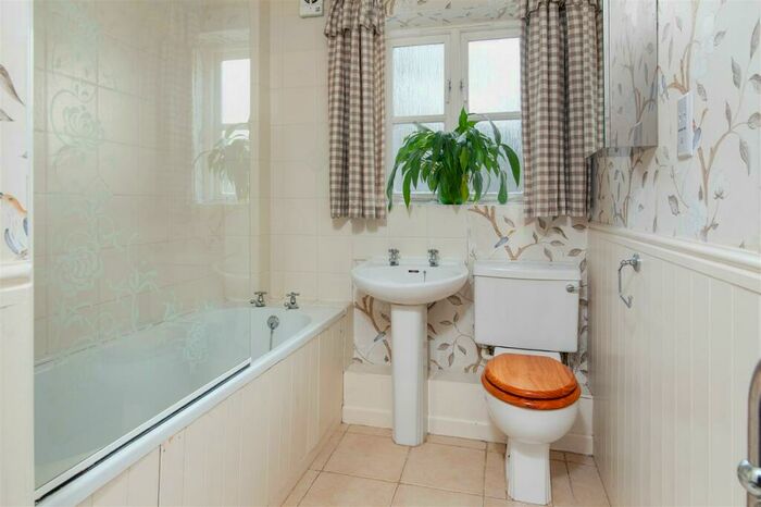3 Bedroom End Of Terrace House For Sale In Old Forge Close, Bledington, OX7