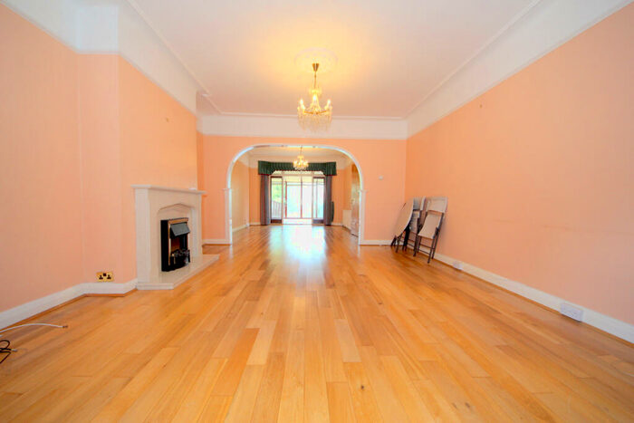6 Bedroom Semi-Detached House To Rent In Queen Elizabeth's Drive, Southgate, N14
