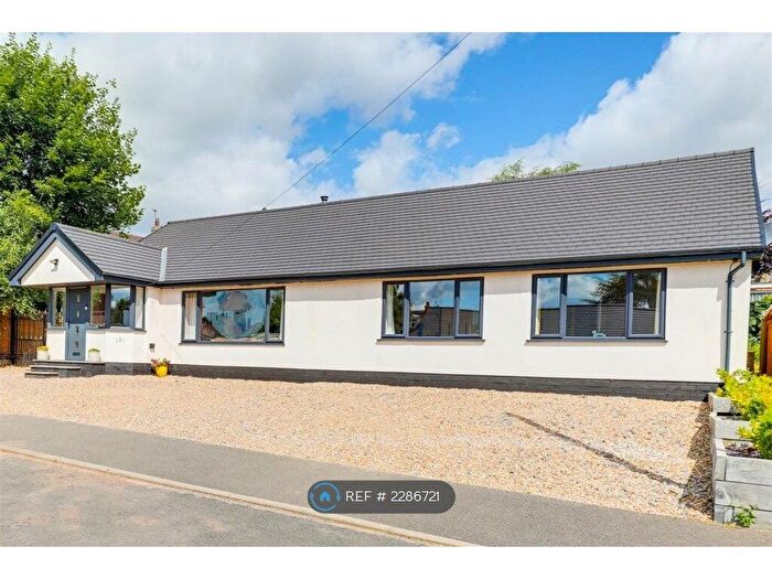 4 Bedroom Bungalow To Rent In Willow Cresent, Nottingham, NG4