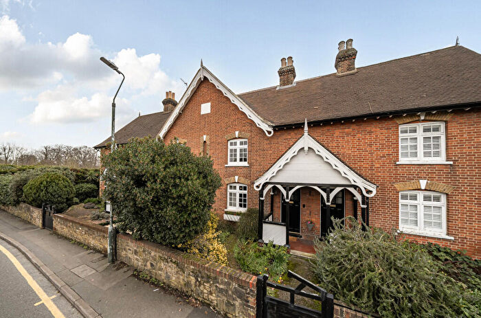 2 Bedroom Cottage For Sale In Burnt Oak Lane, Sidcup, DA15