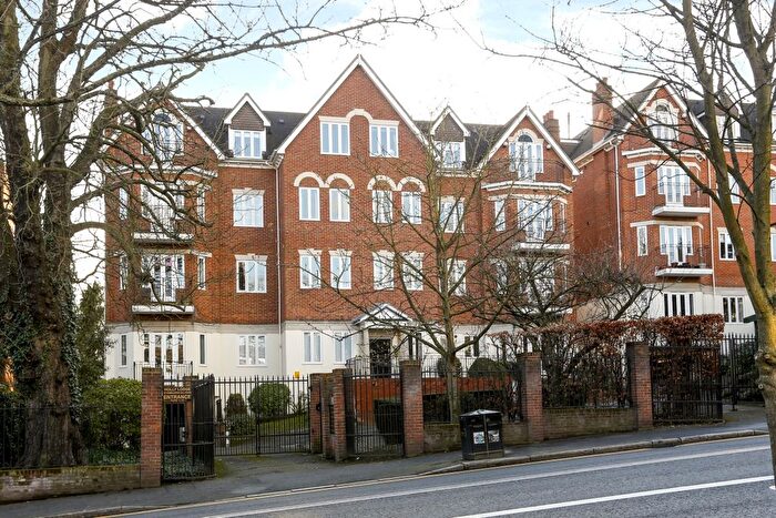 2 Bedroom Flat To Rent In Wimbledon Hill Road, London, SW19