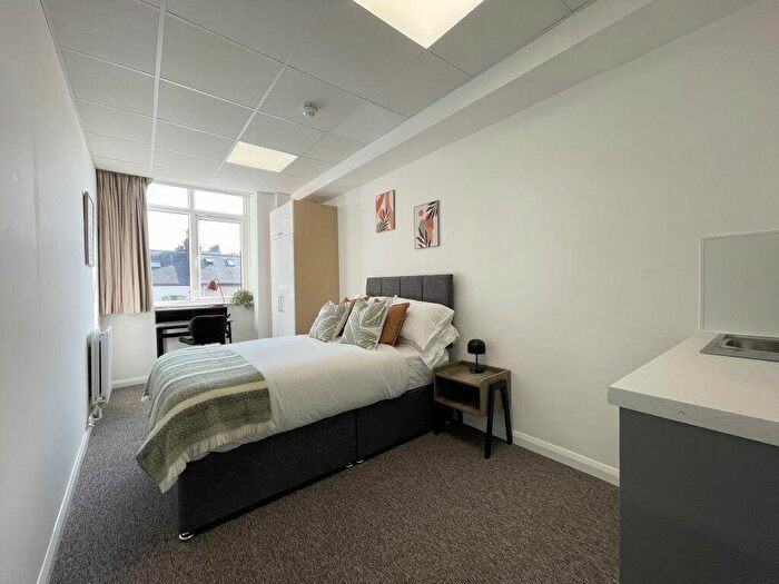 Flat To Rent In Wilbury Villas -, S51