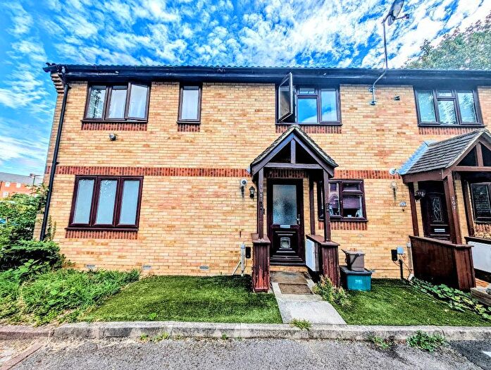 2 Bedroom End Of Terrace House To Rent In Boscombe Road, Worcester Park, London, KT4