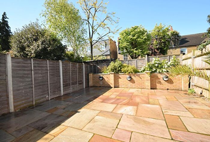 2 Bedroom Flat To Rent In Two Double Bedrooms, Ridley Road, Wimbledon, SW19