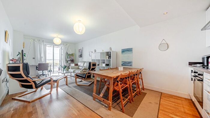 2 Bedroom Flat For Sale In Love Lane, Woolwich, SE18