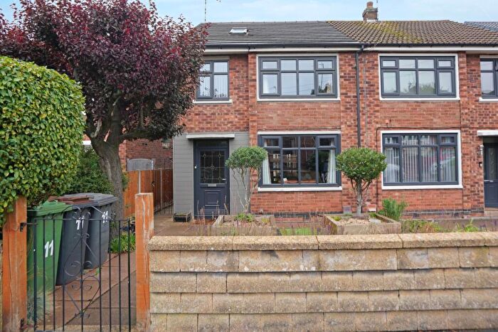 4 Bedroom Semi Detached House For Sale In Canon Drive, Coventry, Warwickshire, CV7