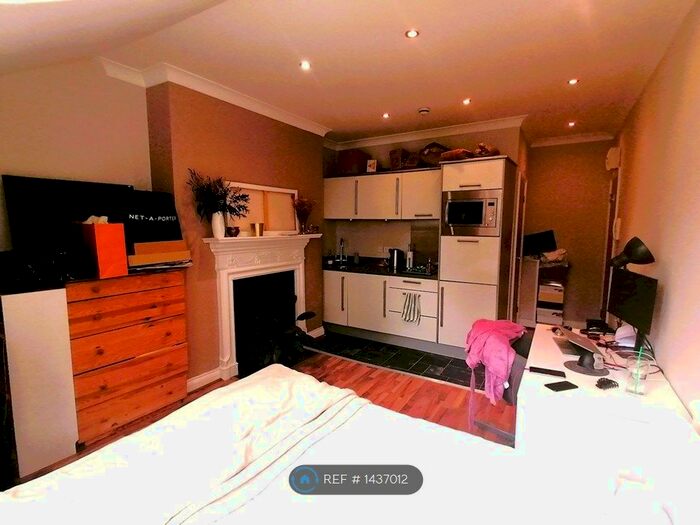 Studio To Rent In Queens Avenue, London, N10
