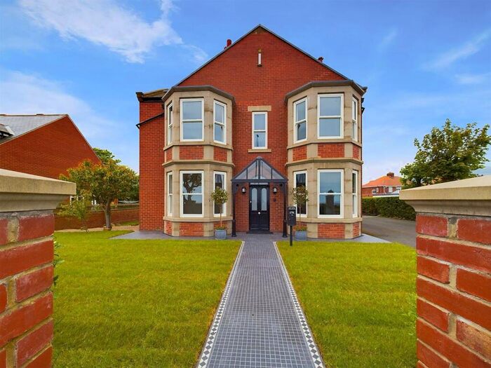4 Bedroom Detached House For Sale In The Links, Whitley Bay, NE26