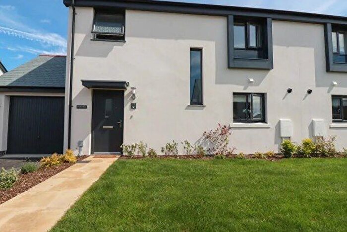 3 Bedroom Property To Rent In Higher Butter Cove Close, Wadebridge, PL27