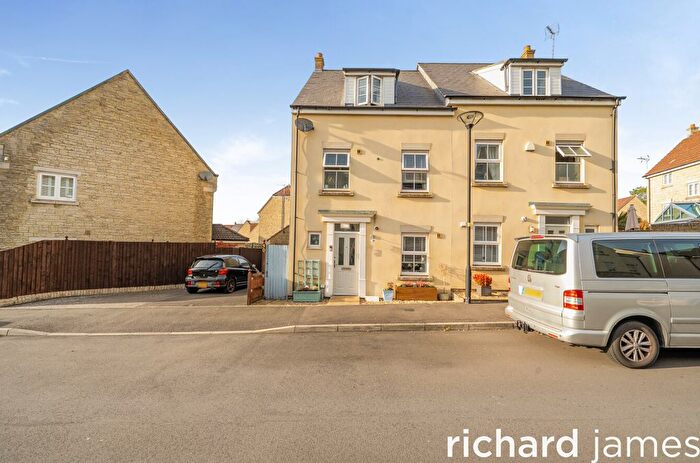 3 Bedroom Semi-Detached House For Sale In Dyson Road, Redhouse, Swindon, SN25
