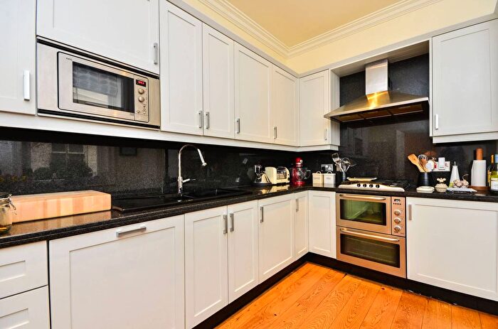2 Bedroom Flat To Rent In Courtfield Gardens, South Kensington, London, SW5