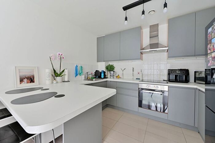 1 Bedroom Flat To Rent In Holford Way, Roehampton, London, SW15