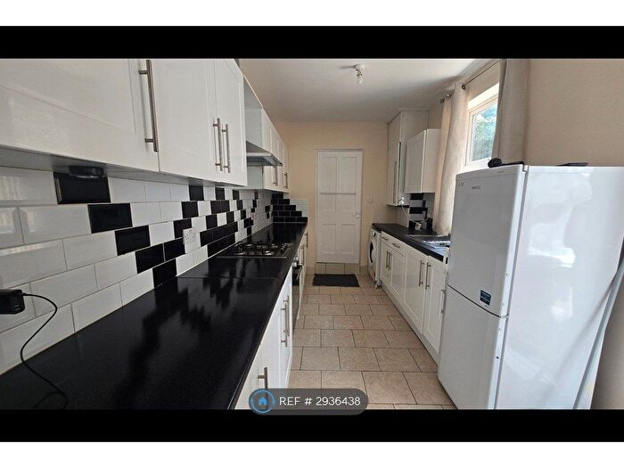 3 Bedroom Terraced House To Rent In Ridgway Road, Luton, LU2