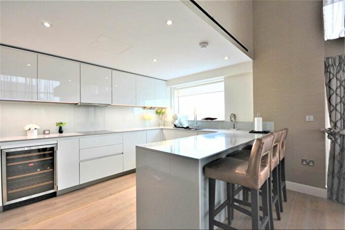 5 Bedroom Flat To Rent In East Drive, London, NW9