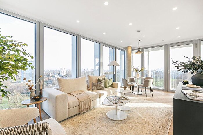 3 Bedroom Flat To Rent In Mapple Path, London, E5