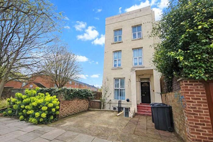 Apartment To Rent In Camden Road, Holloway, London, N7