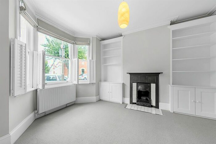 1 Bedroom Flat To Rent In Atheldene Road, Earlsfield, London, SW18