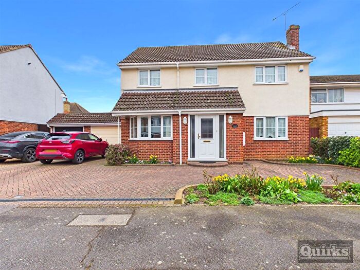 4 Bedroom Detached House For Sale In Ozonia Avenue, Wickford, SS12