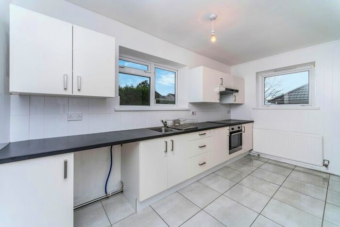 2 Bedroom Flat To Rent In Caergynydd Road, Waunarlwydd, Swansea, SA5