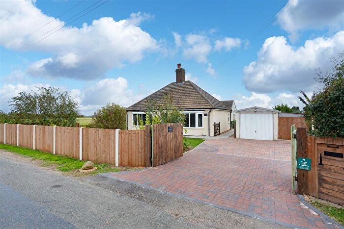 4 Bedroom Detached Bungalow For Sale In Jekils Bank, Holbeach, Spalding, PE12