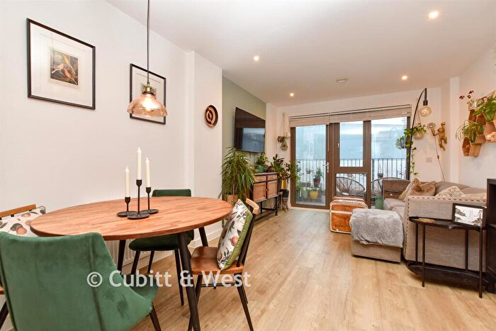 1 Bedroom Flat For Sale In Purley Way, Croydon, Surrey, CR0