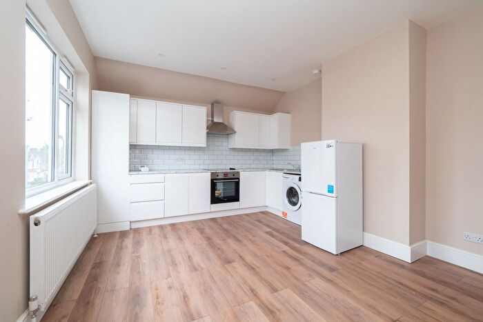 2 Bedroom Flat To Rent In Gordon Road, Carshalton, SM5