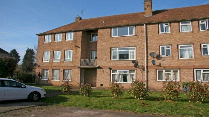 3 Bedroom Flat To Rent In Rosewood Way, Farnham Common, Slough, SL2