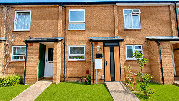 3 Bedroom Terraced House For Sale In Maple Road, Rushden, NN10