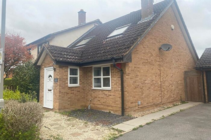 3 Bedroom Semi-Detached House To Rent In Verwood, BH31