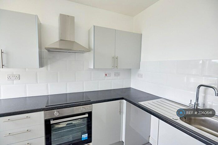 1 Bedroom Flat To Rent In Aberford Road, Leeds, LS25