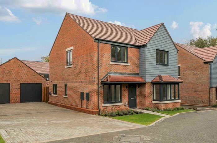 4 Bedroom Detached House To Rent In Ottershaw, Chertsey, KT16