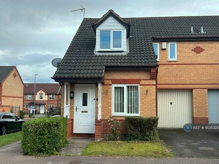 3 Bedroom Semi-Detached House To Rent In Muncaster Gardens, Northampton, NN4
