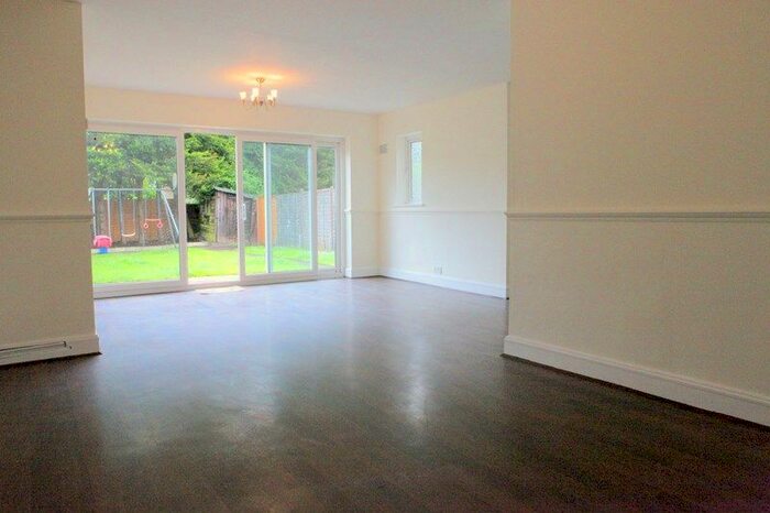 4 Bedroom Terraced House To Rent In Mays Lane, Barnet, Hertfordshire, EN5