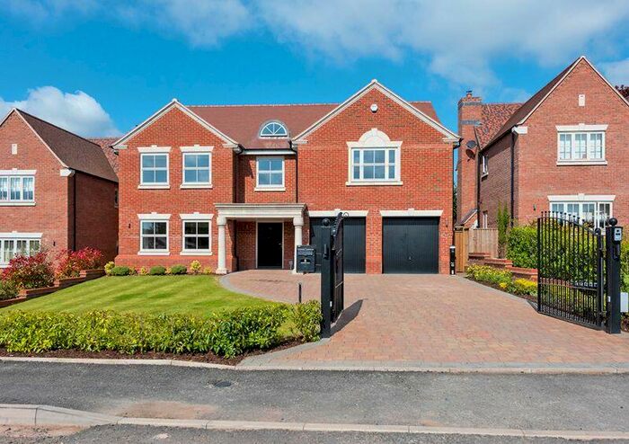 4 Bedroom Detached House For Sale In Manor Gardrens, Hackmans Gate, DY9