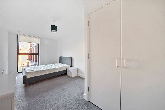 2 Bedroom Flat To Rent In Burgess Springs, Chelmsford, CM1