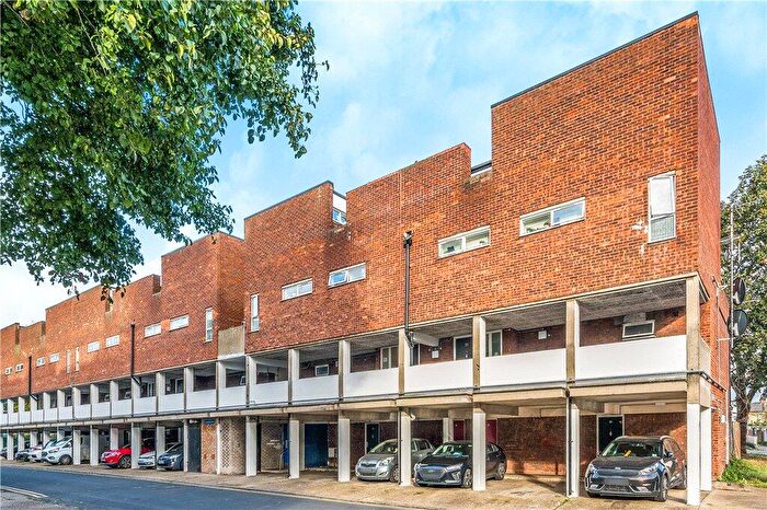 3 Bedroom Apartment For Sale In Reculver Mews, London, N18