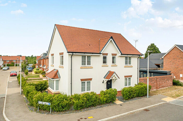 4 Bedroom Detached House For Sale In Lockhart Drive, Wokingham, Berkshire, RG40