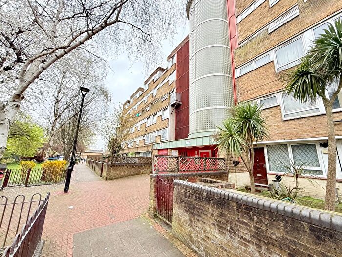 1 Bedroom Flat For Sale In Bibury Close, London, SE15