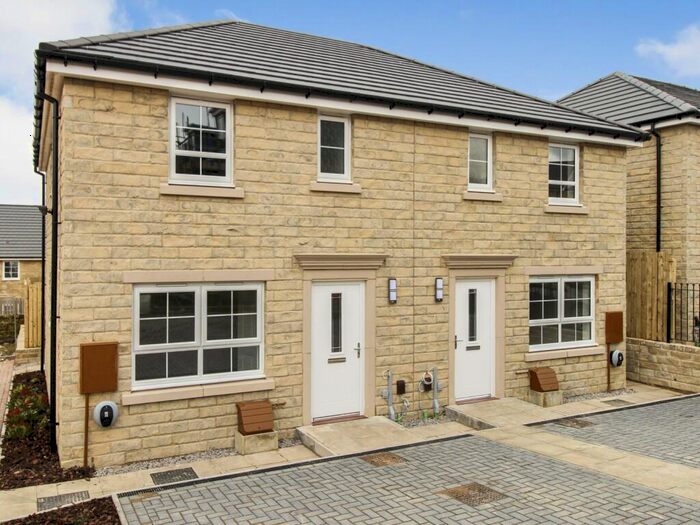 3 Bedroom Semi-Detached House To Rent In Quarry Drive, Clayton, Bradford, BD14