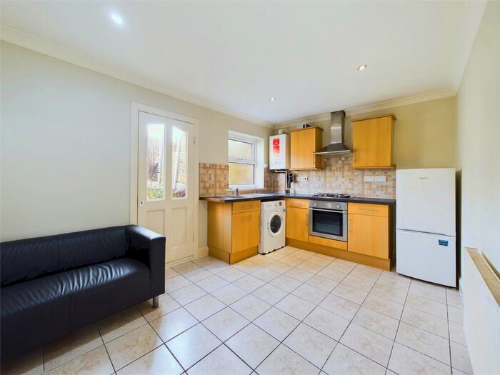1 Bedroom Flat To Rent In Palmerston Road, Walthamstow, London, E17