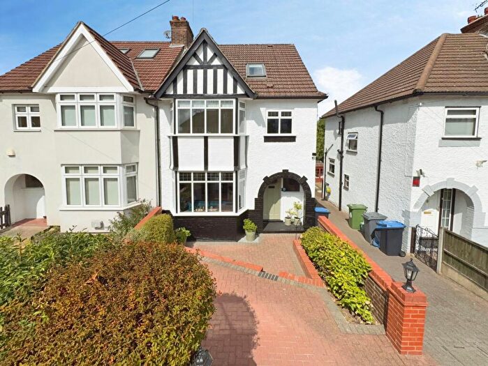 4 Bedroom Semi Detached House For Sale In Hillside, London, NW9