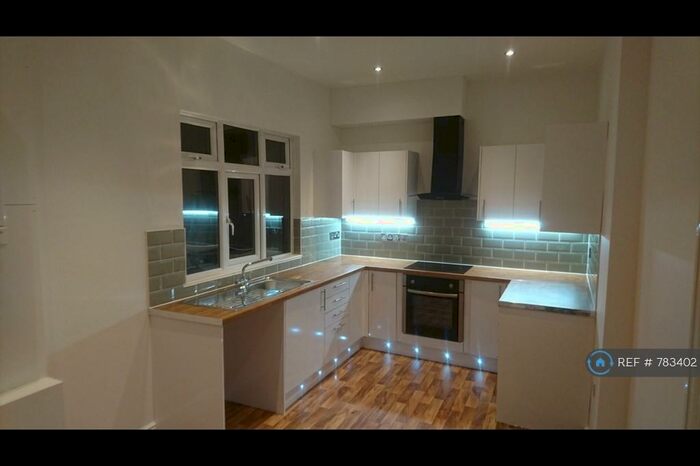 3 Bedroom Semi-Detached House To Rent In Handsworth Avenue, Sheffield, S9
