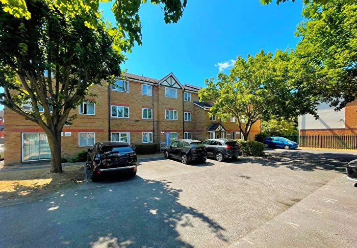 1 Bedroom Flat To Rent In Heathfield Drive, Colliers Wood Borders, CR4