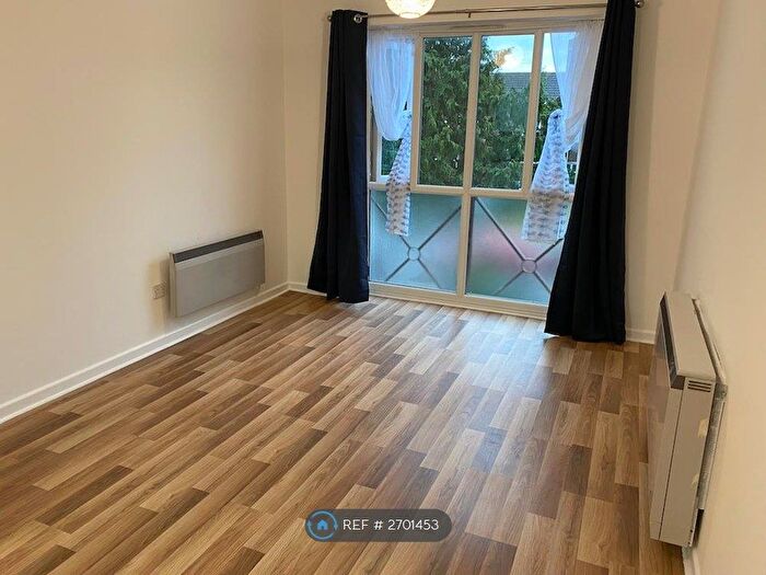 1 Bedroom Flat To Rent In Shelley Court, Southampton, SO15
