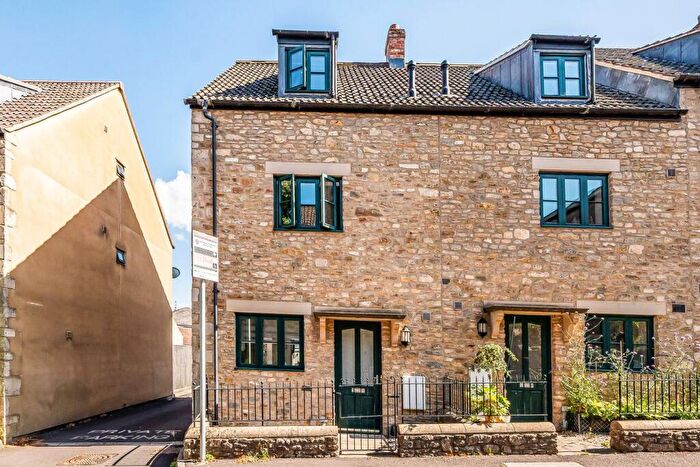 4 Bedroom End Of Terrace House For Sale In South Parade, Frome, BA11