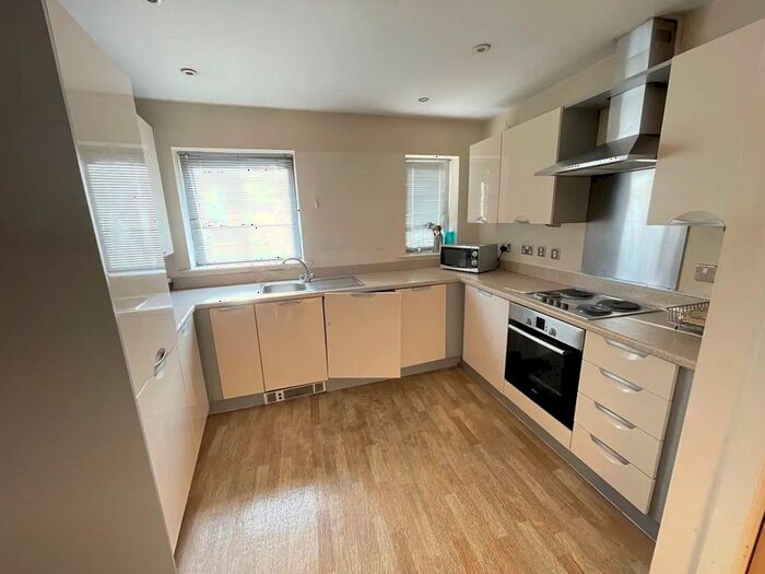 4 Bedroom Detached House To Rent In Ambrey Way, Wallington, SM6