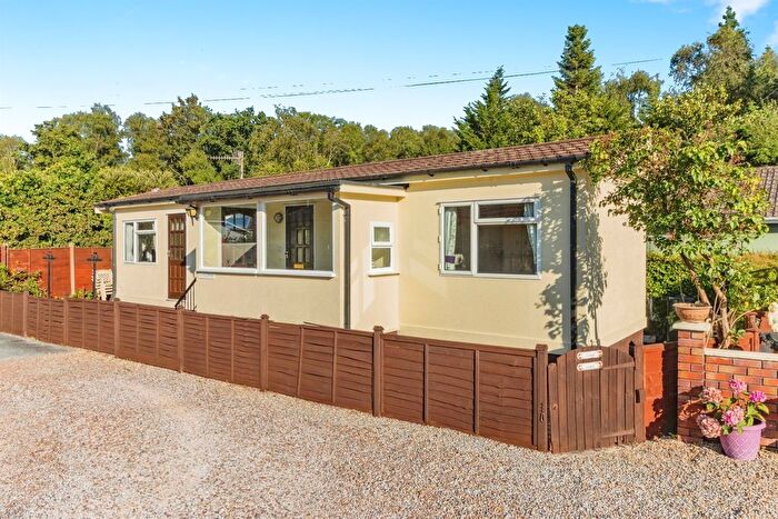 2 Bedroom Park Home For Sale In Newton Road, Bovey Tracey, Newton Abbot, TQ13